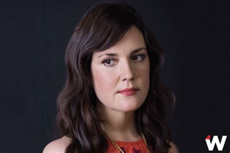 Emmy Breakout Melanie Lynskey on ‘Togetherness’。